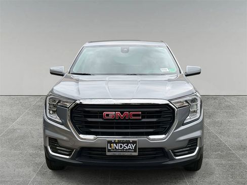 Used 2024 GMC Terrain SLE image 8