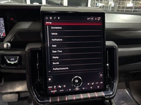 Used 2025 GMC Yukon AT4 w/ AT4 Premium Plus Package image 21