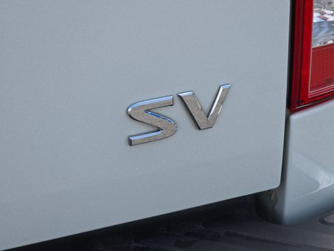 Used 2014 Nissan Frontier SV w/ SV Value Truck Package RWD image 8