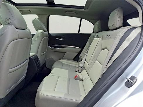 Used 2021 Cadillac XT4 Luxury w/ Cold Weather Package AWD/4WD image 8