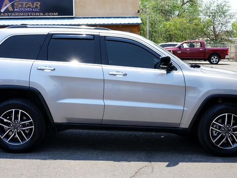 Used 2021 Jeep Grand Cherokee Limited image 2