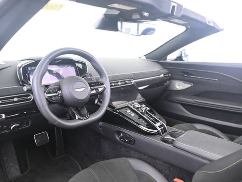 Used 2026 Aston Martin V8 Vantage Coupe RWD image 27
