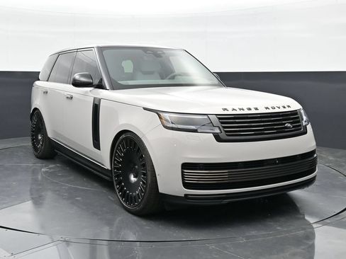 Used 2025 Land Rover Range Rover SV AWD/4WD image 2