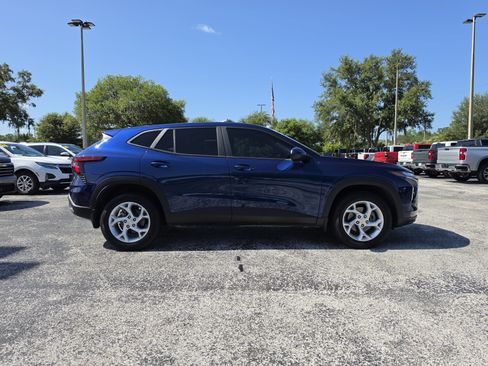 Certified 2024 Chevrolet Trax LS w/ LS Convenience Package FWD image 3