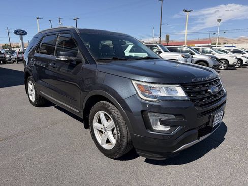 Used 2017 Ford Explorer XLT w/ Equipment Group 202A AWD/4WD image 7