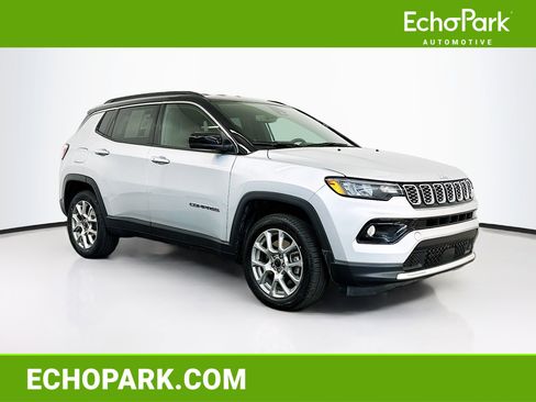 Used 2025 Jeep Compass Limited image 1