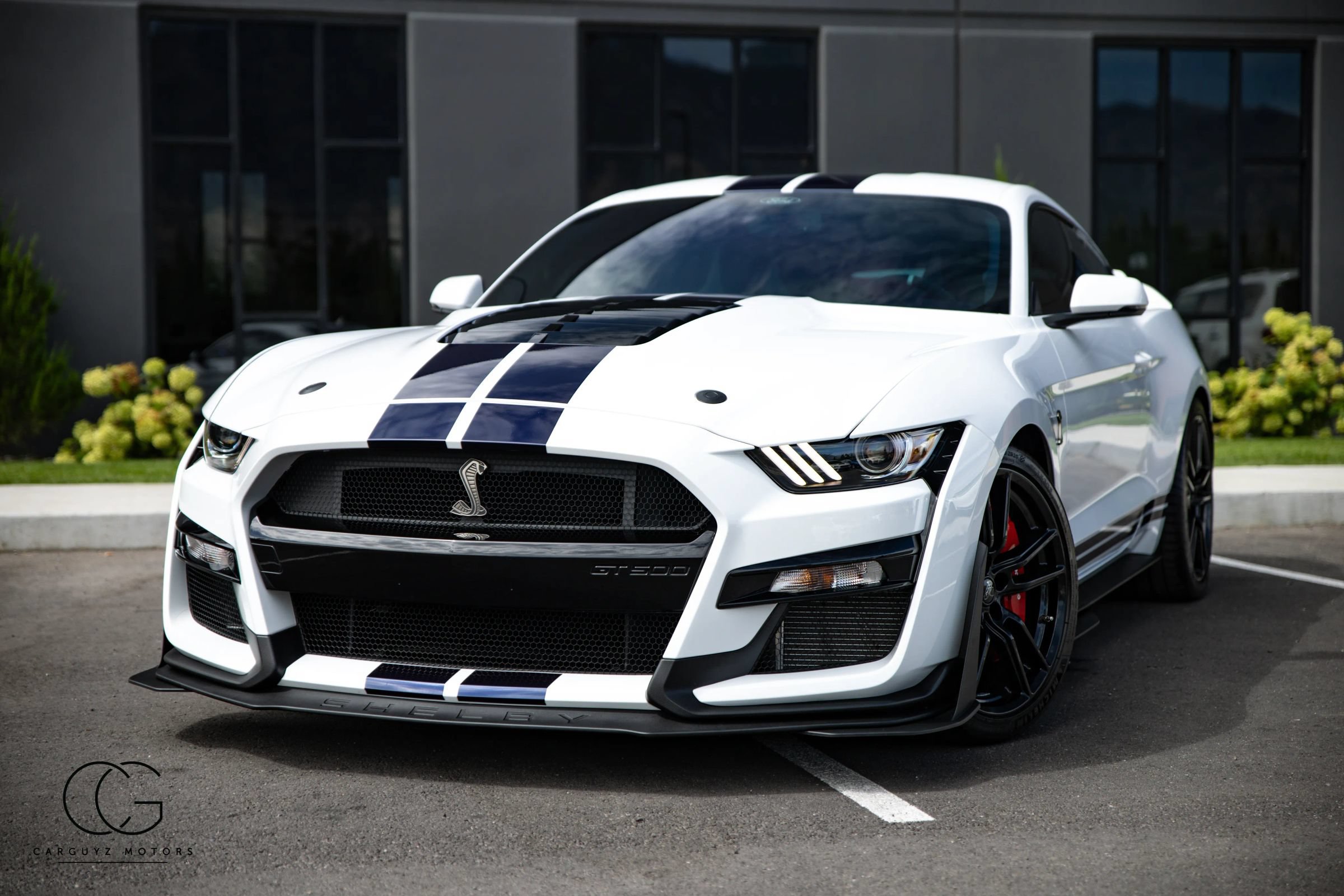 Used 2021 Ford Mustang Shelby GT500 w/ Technology Package RWD image 2