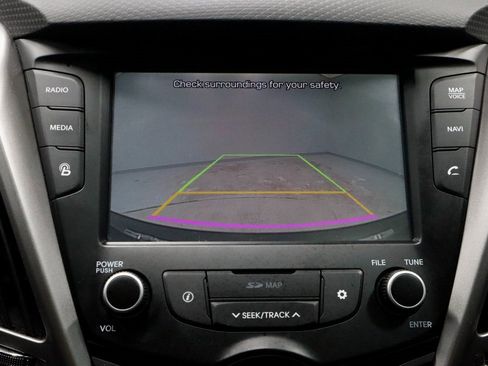 Used 2017 Hyundai Veloster Value Edition image 2