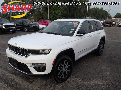 Used 2023 Jeep Grand Cherokee Limited AWD/4WD image 1