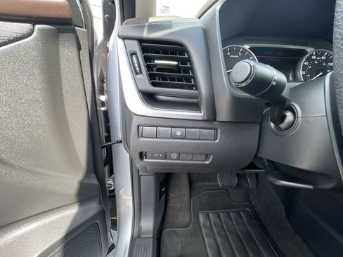 Used 2023 Nissan Rogue SV AWD/4WD image 18