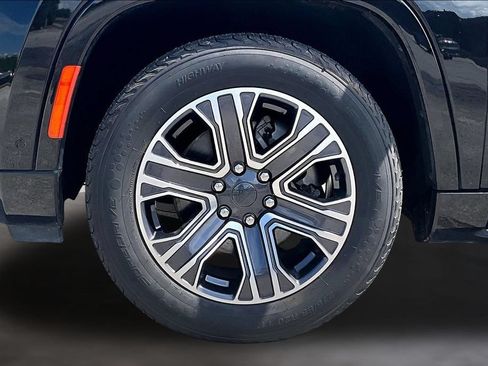 Used 2024 Jeep Wagoneer L Series II w/ Flexible Seating Group AWD/4WD image 34