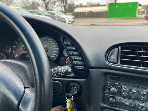 Used 2004 Chevrolet Corvette Coupe w/ Roof Package image 17