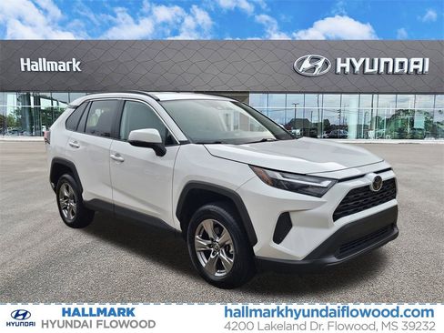 Used 2023 Toyota RAV4 XLE image 1