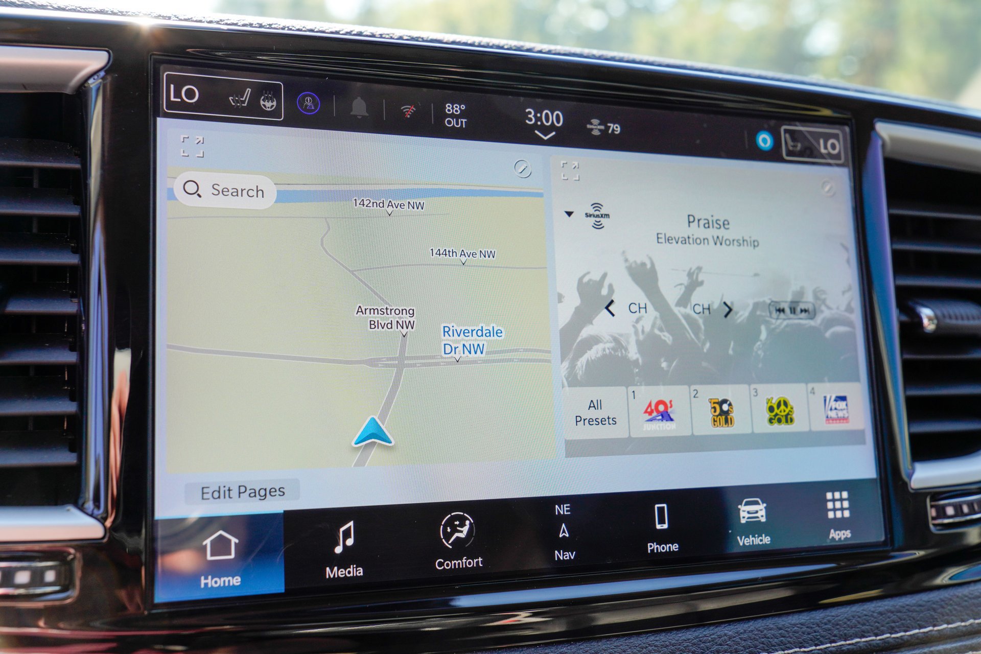 Used 2024 Chrysler Pacifica Limited FWD image 37