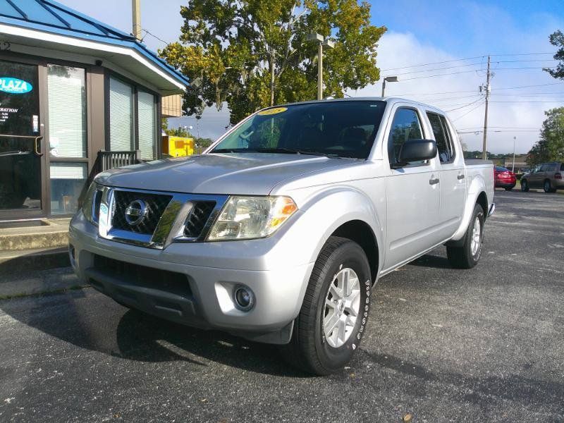 Used 2015 Nissan Frontier SV w/ SV Value Truck Package RWD image 2