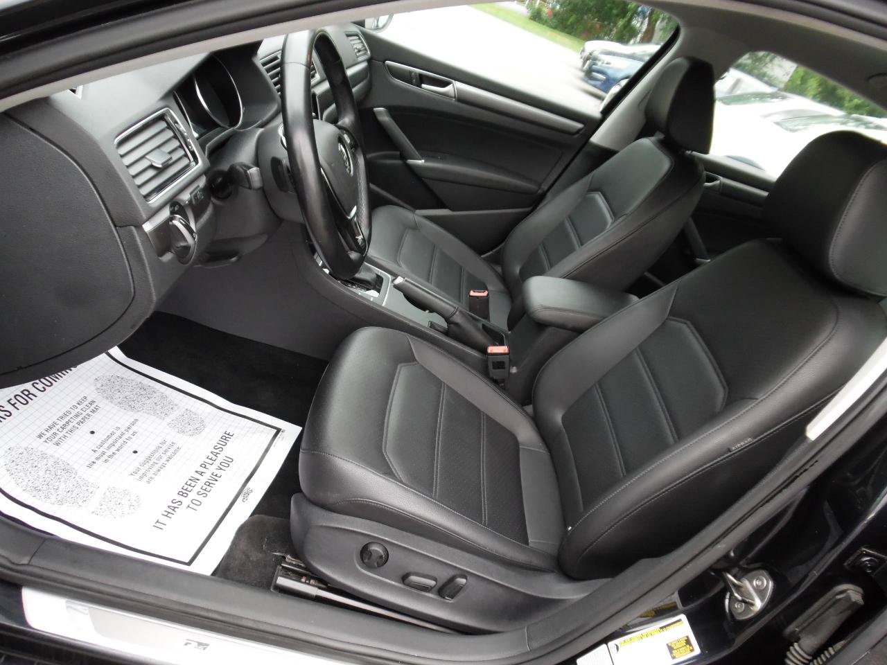 Used 2017 Volkswagen Passat 1.8T R-Line FWD image 11