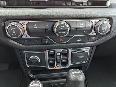 Used 2026 Jeep Wrangler Sport image 27