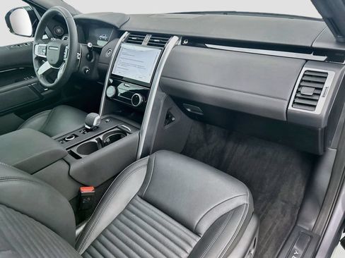 Used 2025 Land Rover Discovery S AWD/4WD image 16