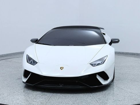 Used 2019 Lamborghini Huracan Performante AWD/4WD image 8