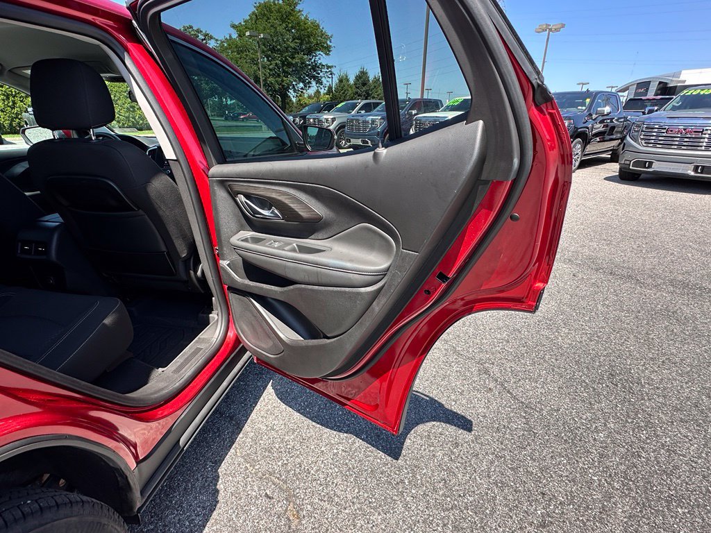 Used 2023 GMC Terrain SLE AWD/4WD image 18
