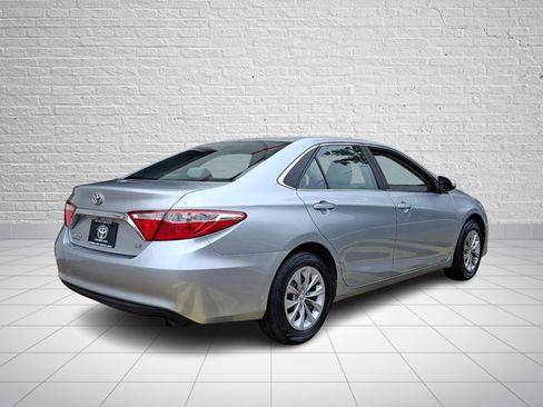 Used 2016 Toyota Camry LE FWD image 6