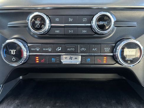 Used 2021 Ford F150 Lariat w/ Max Trailer Tow Package image 19