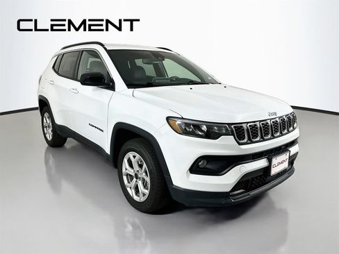 Used 2025 Jeep Compass Latitude AWD/4WD image 5
