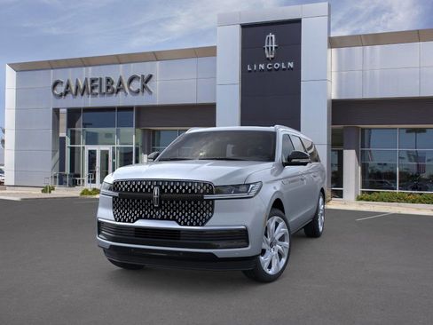 New 2025 Lincoln Navigator L Reserve image 2