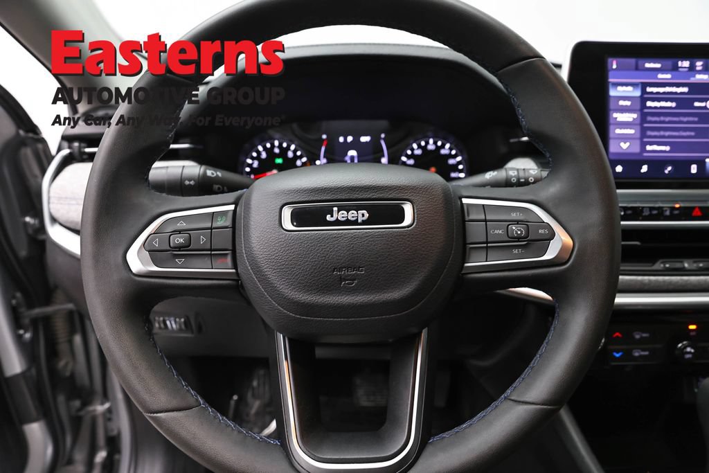 Used 2022 Jeep Compass Latitude AWD/4WD image 11