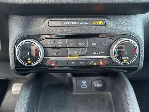 Used 2022 Ford Escape SE w/ SE Sport Appearance Package image 15