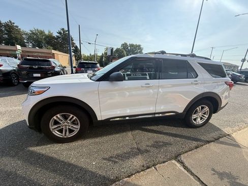 Used 2022 Ford Explorer XLT w/ Class IV Trailer Tow Package image 4