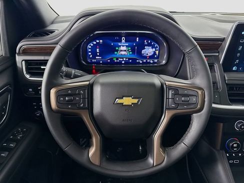 Used 2023 Chevrolet Suburban High Country image 11