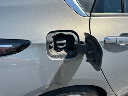 Used 2017 Chevrolet Volt LT FWD image 11