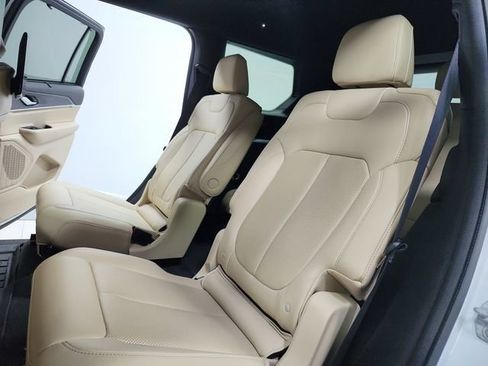 Used 2023 Jeep Grand Cherokee L Limited w/ Luxury Tech Group II AWD/4WD image 40