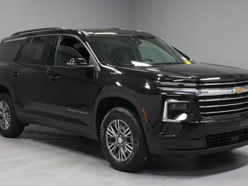 Used 2025 Chevrolet Traverse LT AWD/4WD image 1
