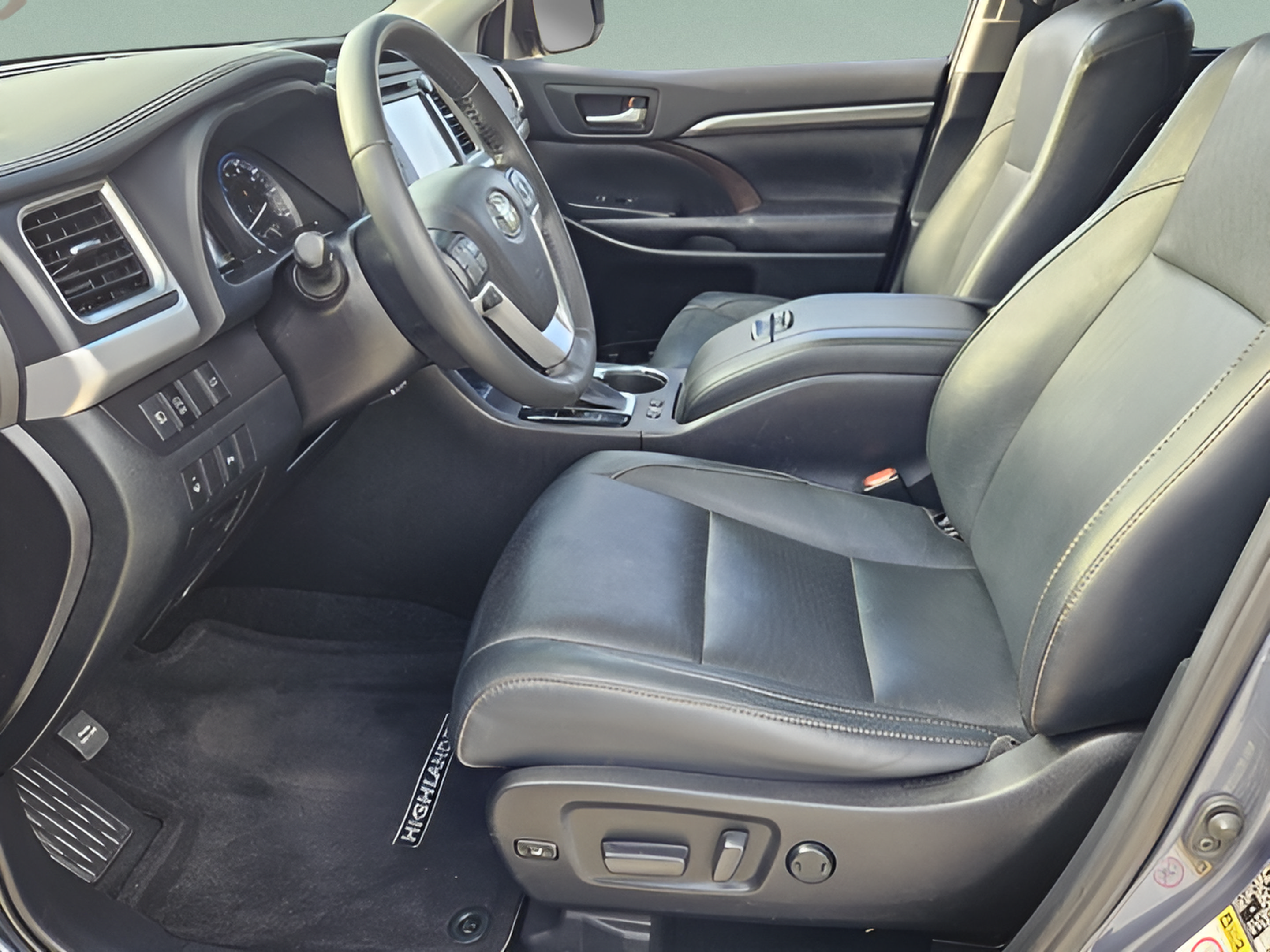Used 2019 Toyota Highlander Limited FWD image 13