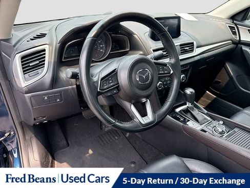 Used 2018 MAZDA MAZDA3 Touring FWD image 13