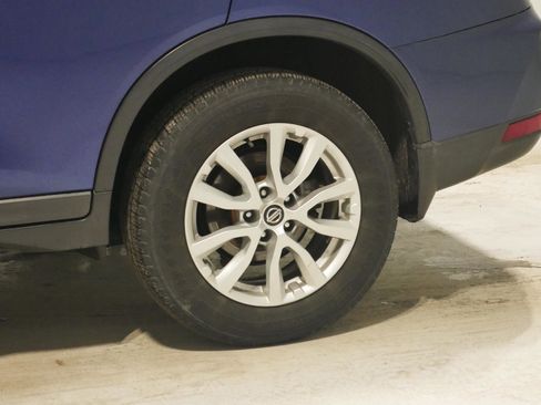 Used 2018 Nissan Rogue SV image 27