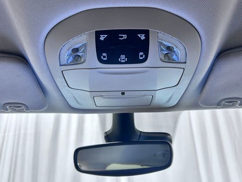 Used 2024 Chrysler Pacifica Touring-L image 19