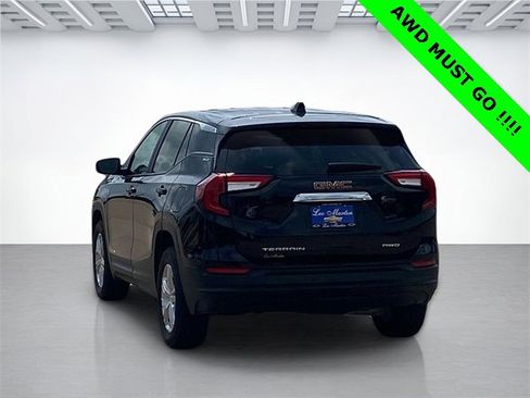 Used 2024 GMC Terrain SLE image 8