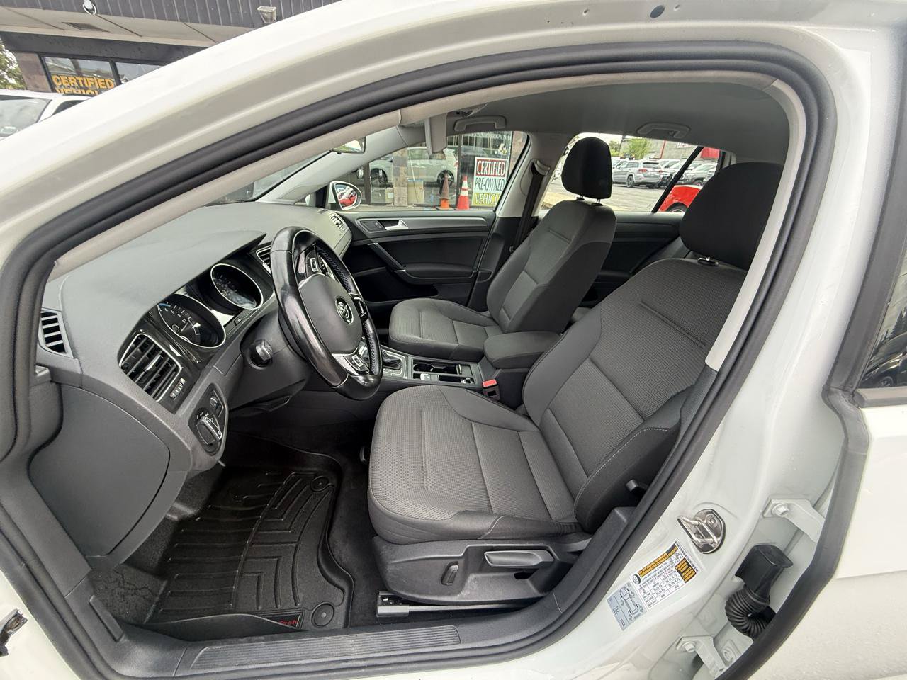 Used 2019 Volkswagen e-Golf SE w/ Driver Assistance Package FWD image 17