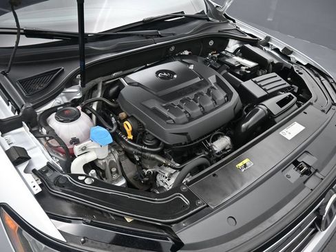 Used 2018 Volkswagen Passat 2.0T SE FWD image 47