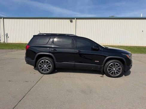 Used 2018 GMC Acadia SLT w/ LPO, Protection Package AWD/4WD image 2