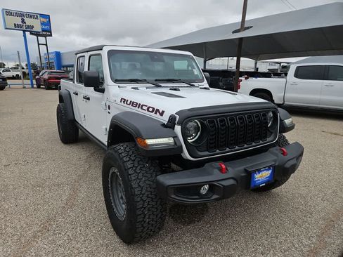 Used 2024 Jeep Gladiator Rubicon AWD/4WD image 2