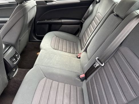 Used 2020 Ford Fusion SE FWD image 17