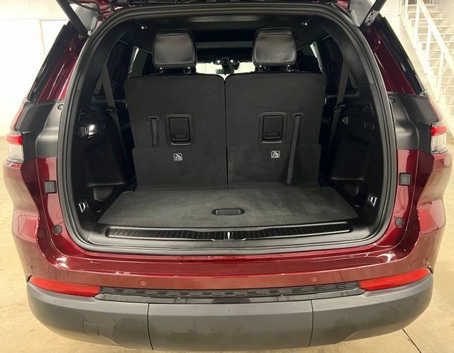 Used 2025 Jeep Grand Cherokee L Altitude RWD image 28