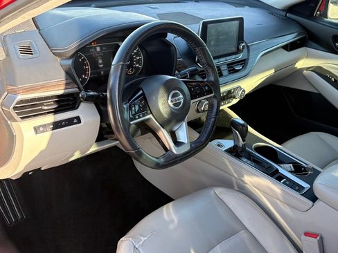 Certified 2019 Nissan Altima 2.5 Platinum image 16