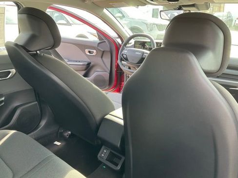 New 2025 Kia K4 LXS image 46