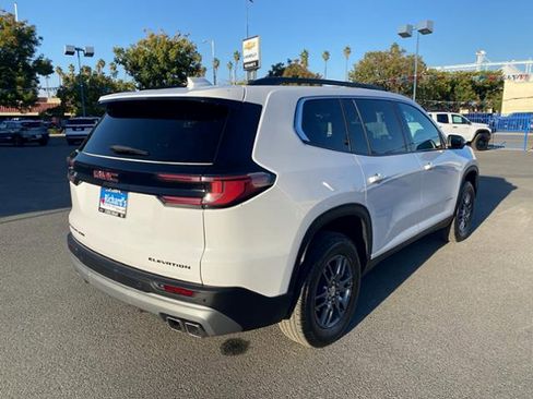 Used 2025 GMC Acadia Elevation image 10