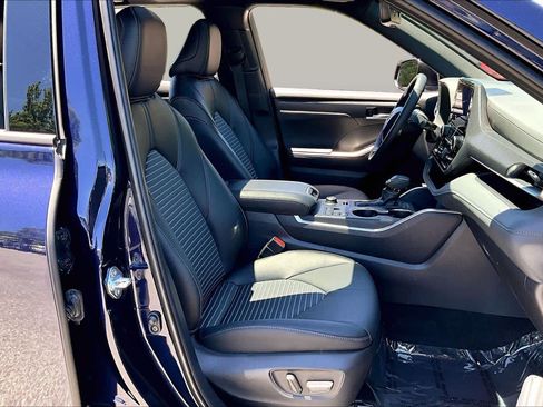 Used 2025 Toyota Highlander XSE AWD/4WD image 9